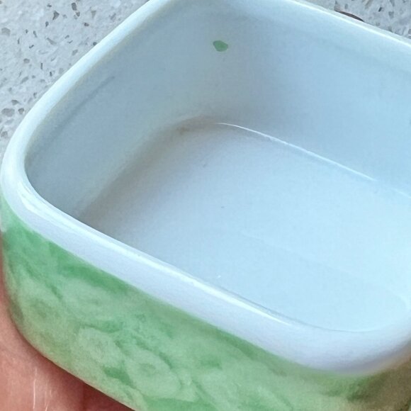 Oscar De La Renta Parfums Green Rose Pattern Ceramic Trinket Box - Picture 5 of 9